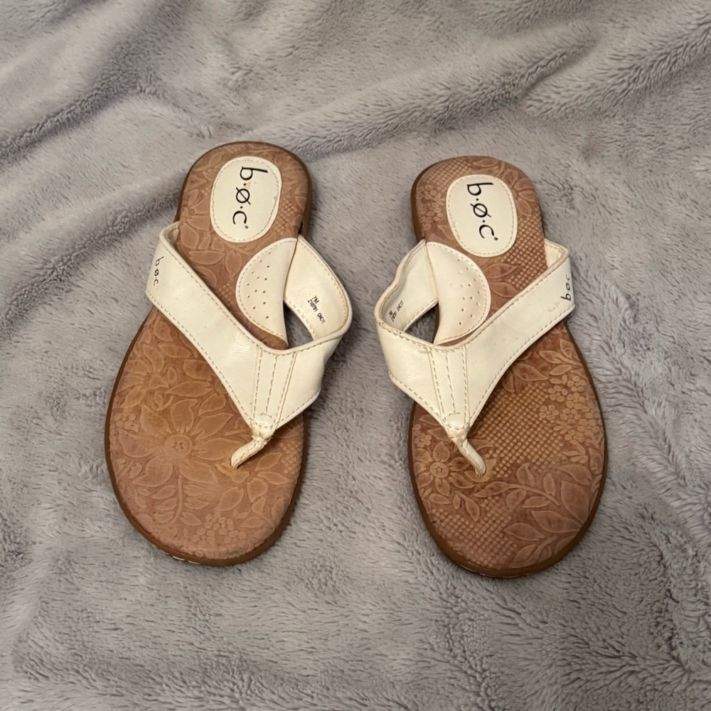 BOC Born Concept Flip Flop Sandals Womens Size 7 Cream Comfort Casual Summer